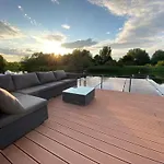 Exklusives Hausboot - Sauna, Sonnendeck & Privates Beiboot