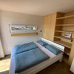 Exklusives Hausboot - Sauna, Sonnendeck & Privates Beiboot Πλωτό κατάλυμα
