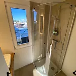 Exklusives Hausboot - Sauna, Sonnendeck & Privates Beiboot Πλωτό κατάλυμα *