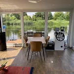 Πλωτό κατάλυμα Exklusives Hausboot - Sauna, Sonnendeck & Privates Beiboot *