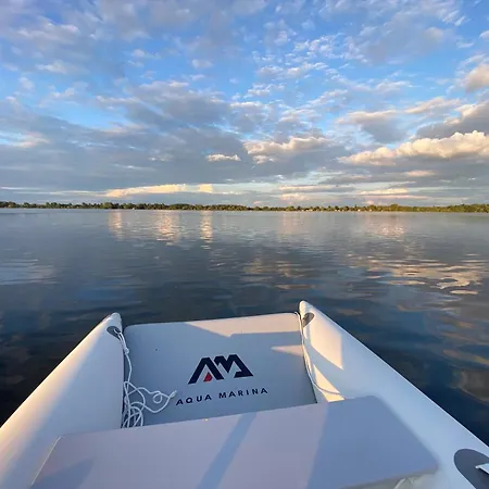 Exklusives Hausboot - Sauna, Sonnendeck & Privates Beiboot Hotel en barco Kolonie Zern