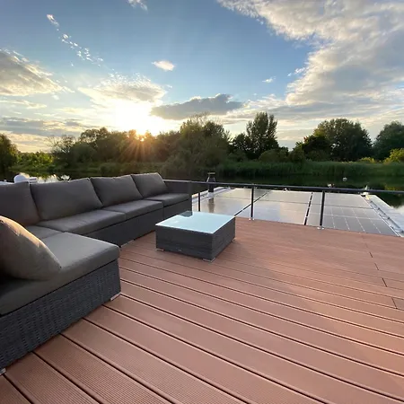 Hotel en barco Exklusives Hausboot - Sauna, Sonnendeck & Privates Beiboot *