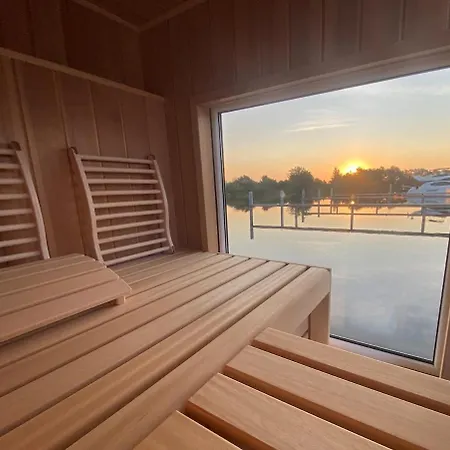 Hotel en barco Exklusives Hausboot - Sauna, Sonnendeck & Privates Beiboot