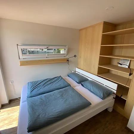 Exklusives Hausboot - Sauna, Sonnendeck & Privates Beiboot