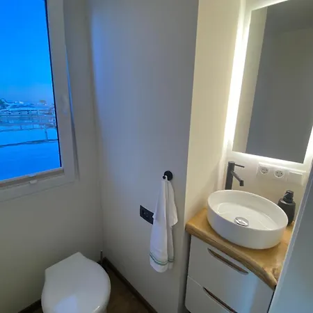 Exklusives Hausboot - Sauna, Sonnendeck & Privates Beiboot *