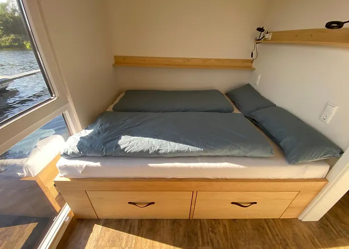 Exklusives Hausboot - Sauna, Sonnendeck&privates Beiboot *